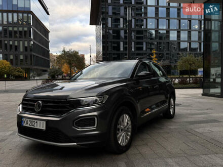 Фольксваген Ти-Рок 2018 в Киеве на Automoto.ua Серый Фольксваген Ти-Рок, объемом двигателя 1.97 л и пробегом 175 тыс. км за 25500 $, фото 1 на Automoto.ua