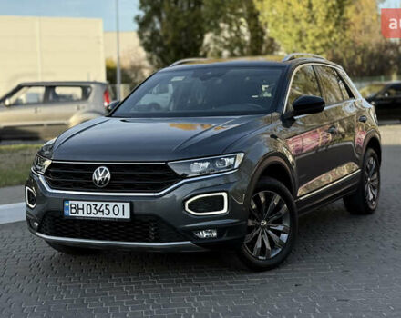 Серый Фольксваген Ти-Рок, объемом двигателя 1.5 л и пробегом 60 тыс. км за 25900 $, фото 1 на Automoto.ua