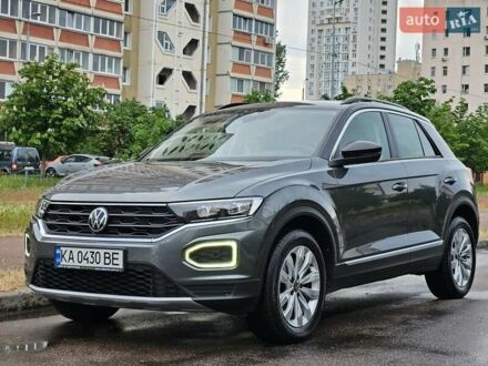Фольксваген Ті-Рок 2021 у Києві на Automoto.ua Сірий Фольксваген Ті-Рок, об'ємом двигуна 1.5 л та пробігом 49 тис. км за 24400 $, фото 1 на Automoto.ua