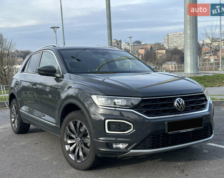 Серый Фольксваген Ти-Рок, объемом двигателя 1.5 л и пробегом 49 тыс. км за 23700 $, фото 1 на Automoto.ua