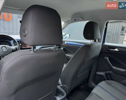 Синий Фольксваген Ти-Рок, объемом двигателя 1.5 л и пробегом 96 тыс. км за 18400 $, фото 20 на Automoto.ua