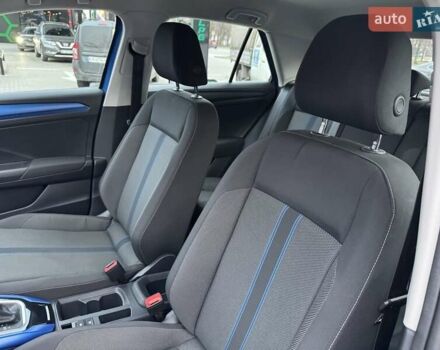 Синий Фольксваген Ти-Рок, объемом двигателя 1.5 л и пробегом 96 тыс. км за 18400 $, фото 16 на Automoto.ua