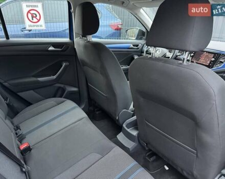 Синий Фольксваген Ти-Рок, объемом двигателя 1.5 л и пробегом 96 тыс. км за 18400 $, фото 21 на Automoto.ua