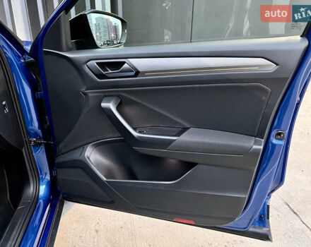 Синий Фольксваген Ти-Рок, объемом двигателя 1.5 л и пробегом 39 тыс. км за 23500 $, фото 27 на Automoto.ua