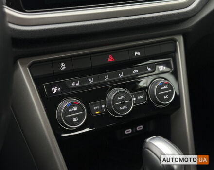 Синий Фольксваген Ти-Рок, объемом двигателя 1.5 л и пробегом 96 тыс. км за 23300 $, фото 25 на Automoto.ua