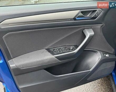 Синий Фольксваген Ти-Рок, объемом двигателя 1.5 л и пробегом 120 тыс. км за 21490 $, фото 26 на Automoto.ua
