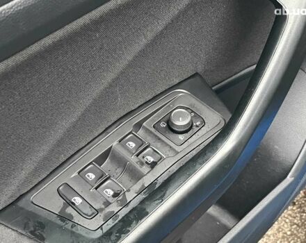 Синий Фольксваген Ти-Рок, объемом двигателя 1.5 л и пробегом 120 тыс. км за 21490 $, фото 34 на Automoto.ua