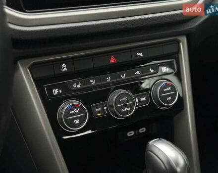 Синий Фольксваген Ти-Рок, объемом двигателя 1.5 л и пробегом 96 тыс. км за 23300 $, фото 25 на Automoto.ua