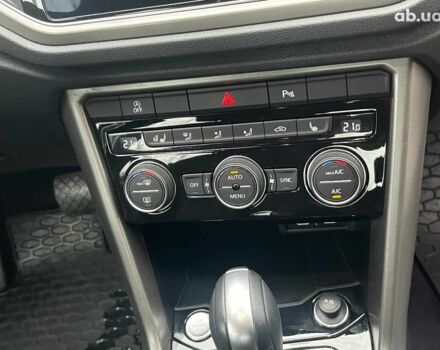 Синий Фольксваген Ти-Рок, объемом двигателя 1.5 л и пробегом 120 тыс. км за 21490 $, фото 17 на Automoto.ua