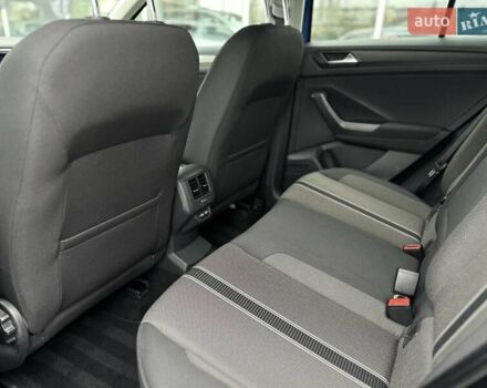 Синий Фольксваген Ти-Рок, объемом двигателя 1.5 л и пробегом 96 тыс. км за 23300 $, фото 13 на Automoto.ua