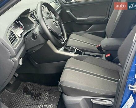 Синий Фольксваген Ти-Рок, объемом двигателя 1.5 л и пробегом 120 тыс. км за 21490 $, фото 25 на Automoto.ua