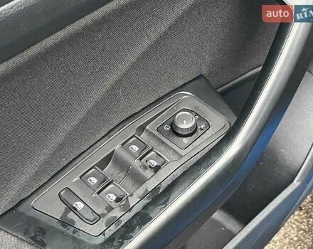 Синий Фольксваген Ти-Рок, объемом двигателя 1.5 л и пробегом 120 тыс. км за 21490 $, фото 33 на Automoto.ua