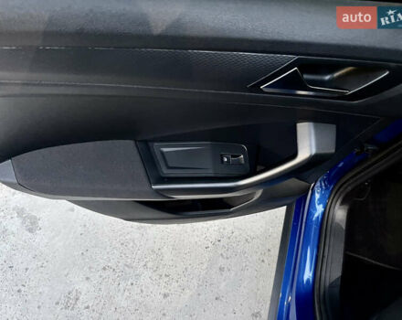 Синий Фольксваген Ти-Рок, объемом двигателя 1.5 л и пробегом 39 тыс. км за 23500 $, фото 38 на Automoto.ua