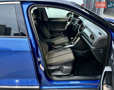 Синий Фольксваген Ти-Рок, объемом двигателя 1.5 л и пробегом 39 тыс. км за 23500 $, фото 29 на Automoto.ua