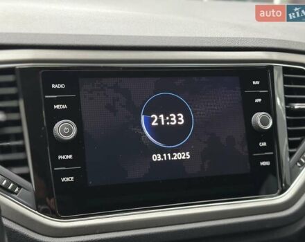 Синий Фольксваген Ти-Рок, объемом двигателя 1.5 л и пробегом 96 тыс. км за 23300 $, фото 26 на Automoto.ua