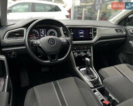 Синий Фольксваген Ти-Рок, объемом двигателя 1.5 л и пробегом 96 тыс. км за 23300 $, фото 14 на Automoto.ua