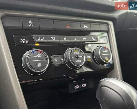 Синий Фольксваген Ти-Рок, объемом двигателя 1.5 л и пробегом 76 тыс. км за 23950 $, фото 23 на Automoto.ua