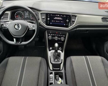 Синий Фольксваген Ти-Рок, объемом двигателя 1.5 л и пробегом 76 тыс. км за 23950 $, фото 18 на Automoto.ua