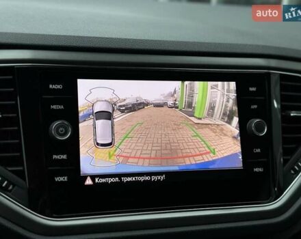 Синий Фольксваген Ти-Рок, объемом двигателя 1.5 л и пробегом 96 тыс. км за 23300 $, фото 29 на Automoto.ua