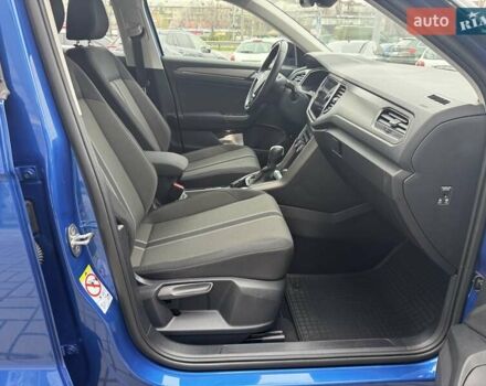 Синий Фольксваген Ти-Рок, объемом двигателя 1.5 л и пробегом 76 тыс. км за 23950 $, фото 16 на Automoto.ua