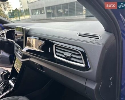 Синий Фольксваген Ти-Рок, объемом двигателя 1.5 л и пробегом 17 тыс. км за 28900 $, фото 49 на Automoto.ua