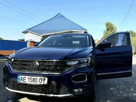Фольксваген Ти-Рок 2020 в Днепре (Днепропетровске) на Automoto.ua Синий Фольксваген Ти-Рок, объемом двигателя 1.5 л и пробегом 11 тыс. км за 24500 $, фото 1 на Automoto.ua