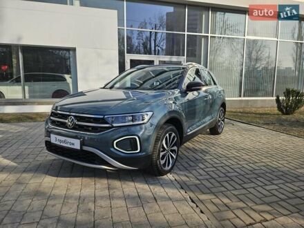 Фольксваген Ти-Рок 2023 в Киеве на Automoto.ua Синий Фольксваген Ти-Рок, объемом двигателя 1.5 л и пробегом 10 тыс. км за 32890 $, фото 1 на Automoto.ua