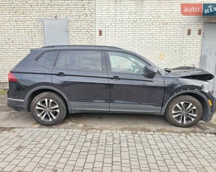 Черный Фольксваген Taigun, объемом двигателя 2 л и пробегом 16 тыс. км за 12300 $, фото 3 на Automoto.ua