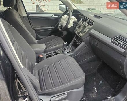 Черный Фольксваген Taigun, объемом двигателя 2 л и пробегом 16 тыс. км за 12300 $, фото 6 на Automoto.ua