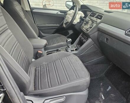 Черный Фольксваген Taigun, объемом двигателя 2 л и пробегом 16 тыс. км за 12300 $, фото 1 на Automoto.ua