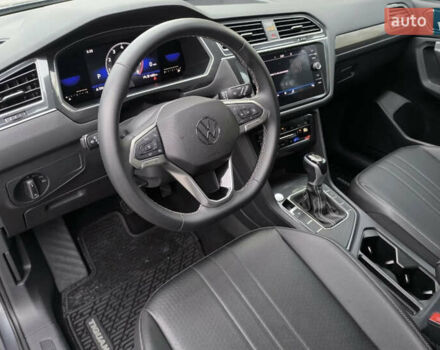 Сірий Фольксваген Taigun, об'ємом двигуна 2 л та пробігом 73 тис. км за 24900 $, фото 1 на Automoto.ua