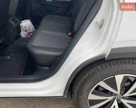 Белый Фольксваген Таос, объемом двигателя 1.5 л и пробегом 49 тыс. км за 21000 $, фото 5 на Automoto.ua