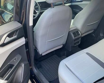 Черный Фольксваген Таос, объемом двигателя 1.5 л и пробегом 74 тыс. км за 17300 $, фото 9 на Automoto.ua