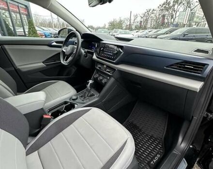 Черный Фольксваген Таос, объемом двигателя 1.5 л и пробегом 55 тыс. км за 19500 $, фото 22 на Automoto.ua