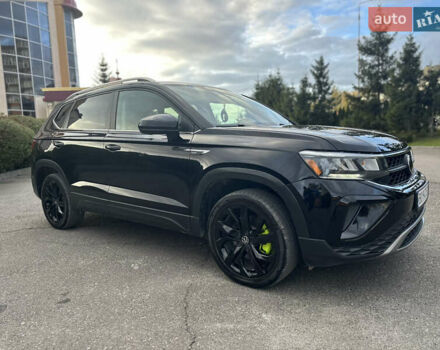 Черный Фольксваген Таос, объемом двигателя 1.5 л и пробегом 77 тыс. км за 18800 $, фото 1 на Automoto.ua