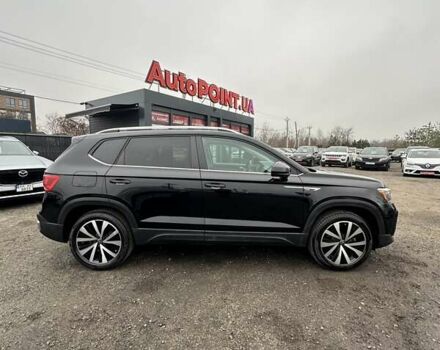 Черный Фольксваген Таос, объемом двигателя 1.5 л и пробегом 55 тыс. км за 19500 $, фото 4 на Automoto.ua