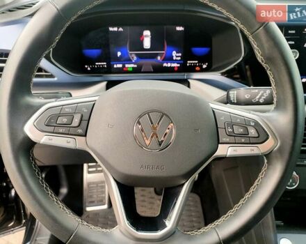 Черный Фольксваген Таос, объемом двигателя 1.5 л и пробегом 55 тыс. км за 20500 $, фото 17 на Automoto.ua