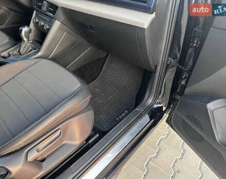 Черный Фольксваген Таос, объемом двигателя 1.5 л и пробегом 77 тыс. км за 18800 $, фото 66 на Automoto.ua