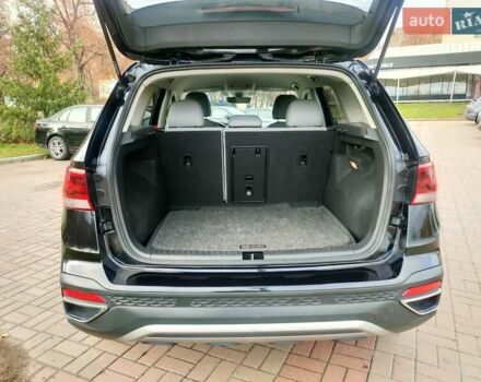 Черный Фольксваген Таос, объемом двигателя 1.5 л и пробегом 55 тыс. км за 20500 $, фото 24 на Automoto.ua