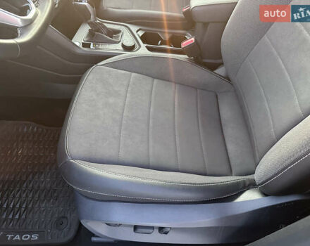 Черный Фольксваген Таос, объемом двигателя 1.5 л и пробегом 77 тыс. км за 18800 $, фото 43 на Automoto.ua