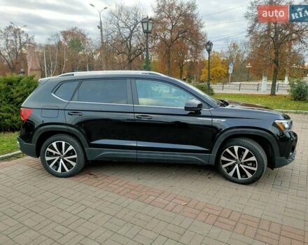 Черный Фольксваген Таос, объемом двигателя 1.5 л и пробегом 55 тыс. км за 20500 $, фото 6 на Automoto.ua