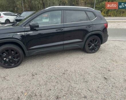 Черный Фольксваген Таос, объемом двигателя 1.5 л и пробегом 81 тыс. км за 18300 $, фото 2 на Automoto.ua