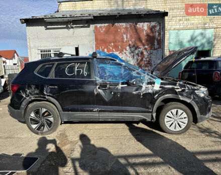 Черный Фольксваген Таос, объемом двигателя 1.5 л и пробегом 15 тыс. км за 12000 $, фото 3 на Automoto.ua