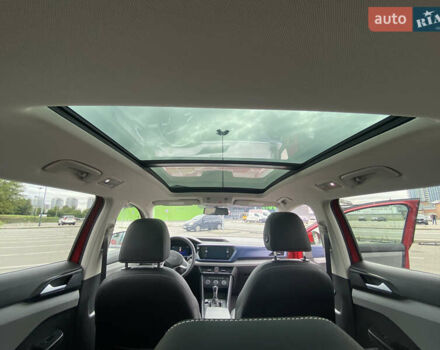 Червоний Фольксваген Таос, об'ємом двигуна 1.5 л та пробігом 92 тис. км за 19000 $, фото 5 на Automoto.ua