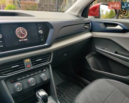 Красный Фольксваген Таос, объемом двигателя 1.5 л и пробегом 77 тыс. км за 19800 $, фото 4 на Automoto.ua