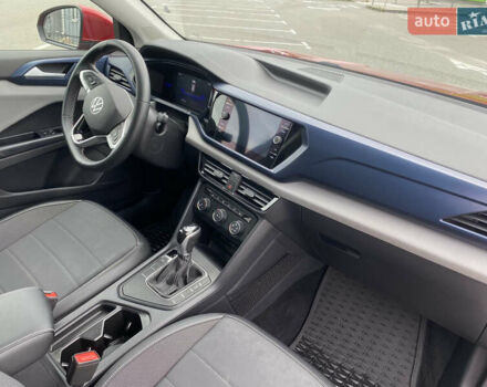 Червоний Фольксваген Таос, об'ємом двигуна 1.5 л та пробігом 92 тис. км за 19000 $, фото 4 на Automoto.ua