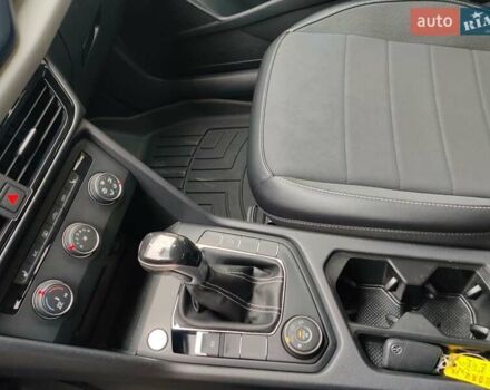 Красный Фольксваген Таос, объемом двигателя 1.5 л и пробегом 77 тыс. км за 19800 $, фото 12 на Automoto.ua