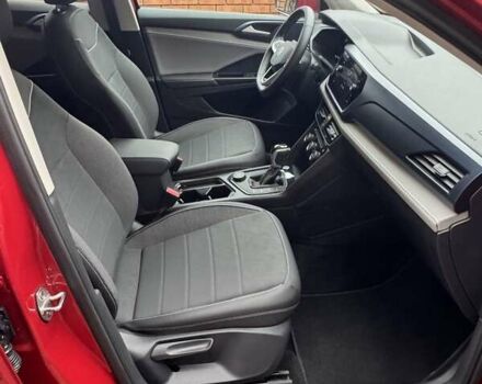 Красный Фольксваген Таос, объемом двигателя 1.5 л и пробегом 16 тыс. км за 25000 $, фото 27 на Automoto.ua