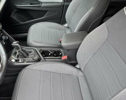 Красный Фольксваген Таос, объемом двигателя 1.5 л и пробегом 16 тыс. км за 25000 $, фото 20 на Automoto.ua