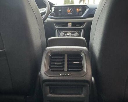 Красный Фольксваген Таос, объемом двигателя 1.5 л и пробегом 16 тыс. км за 25000 $, фото 28 на Automoto.ua